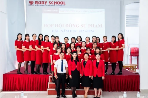 ruby-school-he-thong-giao-duc-hong-ngoc