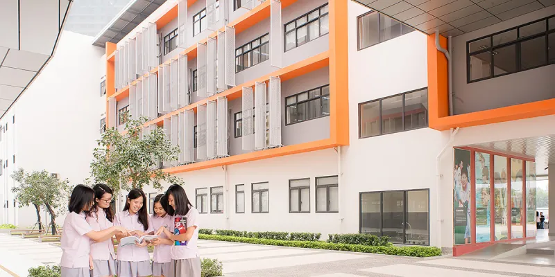 Trường song ngữ khác gì trường quốc tế