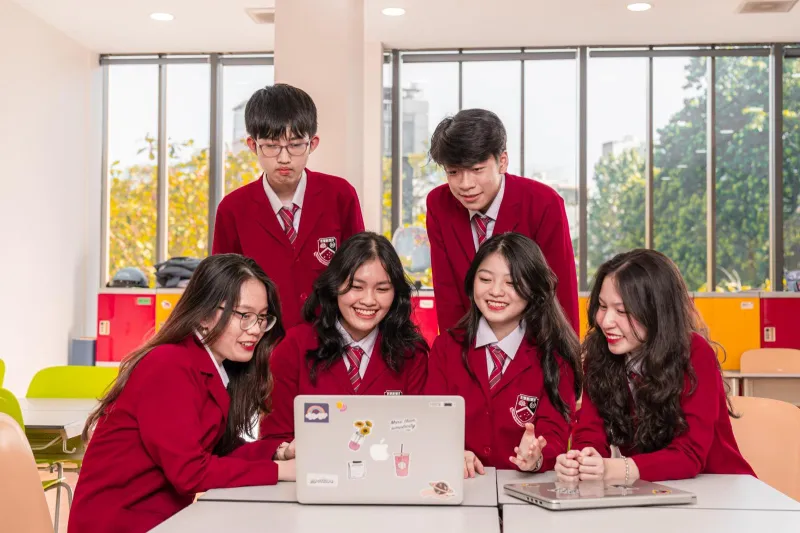 truong-quoc-te-siss-1