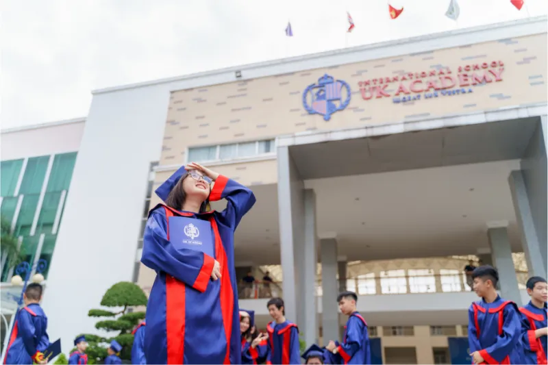 Uk-academy-co-tot-khong